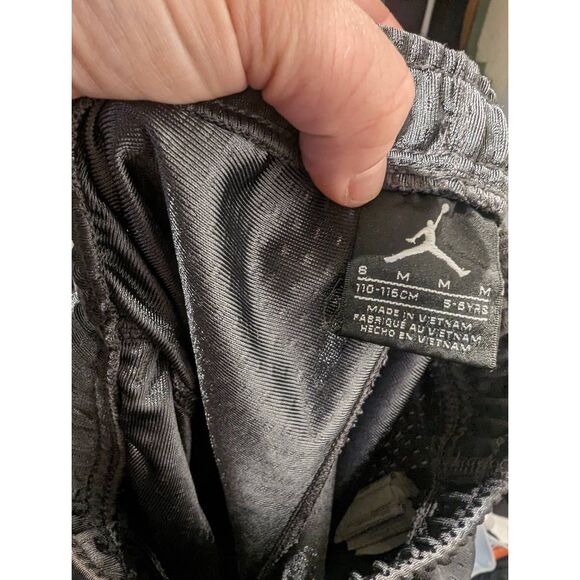 Jordan boys basketball shorts size 5/6 * - Picture 3 of 3